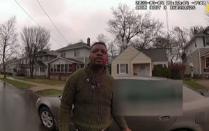 SAD: Policajac pucao u potiljak nenaoružanom Afroamerikancu VIDEO