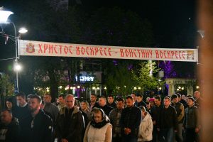 Veliki broj Banjalučana Vaskrs dočekao u Hramu Hrista Spasitelja FOTO