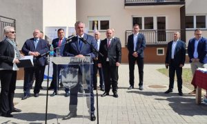 Višković obećao: Vlada će obezbijediti svima krov nad glavom