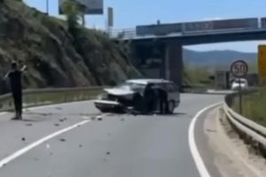 Stravičan sudar: Jedan automobil i dalje popriječen na putu, ima teško povrijeđenih VIDEO