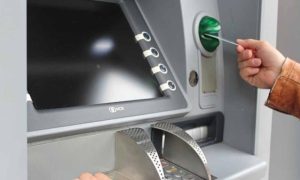 Otkriven način za krađu kartice sa bankomata: Evo šta rade lopovi VIDEO