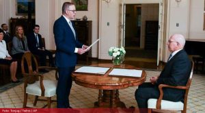 Obećao ujediniti zemlju: Novi premijer Australije Entoni Albanizi položio zakletvu