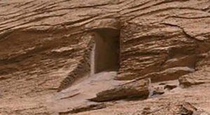 Čudno otkriće na Marsu: Nalikuje isklesanom prolazu u stijenama