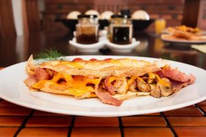 Energičan doručak da vas pokrene: Omlet sa slaninom
