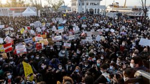 Izašli na ulice: Demonstracije zbog presude opozicionom političaru