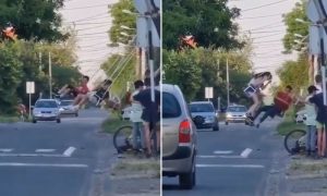 Nema sigurnosti: Mališani se vrte na ringišpilu, vozila prolaze tik uz njih VIDEO