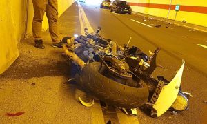 Sudar kamiona i motocikla u tunelu: Smrtno stradala jedna osoba VIDEO