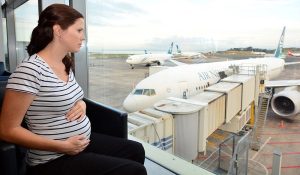 Kolika je šansa za porođaj: Zašto se trudnicama ne preporučuje letenje avionom