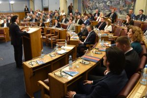 Abazović u parlamentu: Da je na Cetinju pala krv, Crna Gora se ne bi pomirila ni za 100 godina