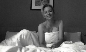 Pjevačica napravila pometnju: Ana Kokić golišava u krevetu FOTO
