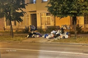 Banjalučka “Centar Aleja” u smeću: Kontejneri nestali preko noći FOTO
