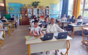 Srpska ide u korak sa novim tehnologijama: Sve više elektronskih kabineta u školama