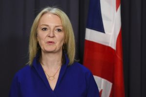 Liz Tras odgovorila oštro u britanskom parlamentu: Ne odustajem, ja sam borac