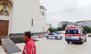 Incident ispred Hrama Svetog Save: Muškarac se skinuo ispred crkve – reagovala policija