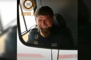 Čečenski lider objavio snimak: Kadirov vozi zarobljenike iz Azovstalja VIDEO