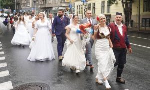 Održano kolektivno vjenčanje u Beogradu: 26 parova izgovorilo sudbonosno DA