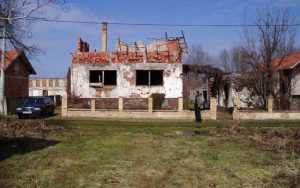 Odbor za zaštitu prava Srba: Samo dimnjaci vire u srušenim naseljima