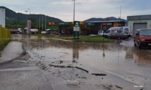 Nevrijeme zahvatilo ovaj dio BiH: Zbog velike količine vode otežan saobraćaj VIDEO