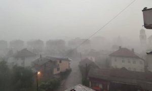 Padala kiša praćena udarima vjetra: Јako nevrijeme u Novom Gradu VIDEO