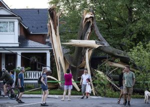 Jaka oluja u Kanadi: Četvoro mrtvih i 900.000 domaćinstava bez struje