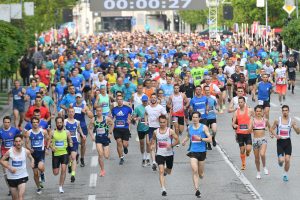 Mnoštvo učesnika na ulicama Banjaluke: Gradonačelnik učestvuje na polumaratonu