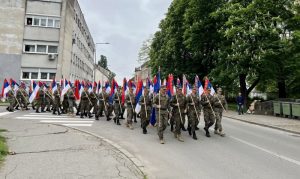Svečani defile u Prijedoru: Vojska uspjela da spasi narod i da odbrani Republiku Srpsku