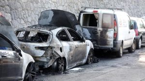 Eksplozija uznemirila građane: Izgorjeli automobili i kontejneri