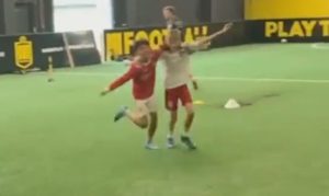 Dječaci su totalni hit: Ronaldov i Matićev sin kopirali akciju svojih očeva sa utakmice VIDEO