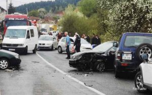 Sudar tri automobila: Povrijeđene dvije maloljetne osobe