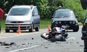 Detalji žestokog sudara: Motociklista udario u auto u kome su bili majka i dijete (3)