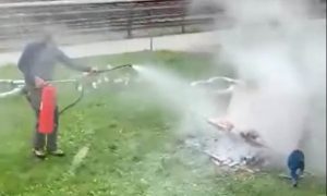 Drama u dvorištu: Pekao jagnje – komšija intervenisao protivpožarnim aparatom VIDEO