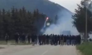 Tuča navijača Borca i Željezničara: Više povrijeđenih, uništen autobus, ima i privedenih VIDEO