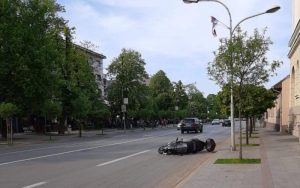 Nesreća u centru Banjaluke u blizini Banskog dvora: Sudarili se automobil i motocikl