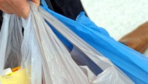 Prilikom kupovine voća i povrća: Od 1. jula zabranjene sve plastične kese u supermarketima