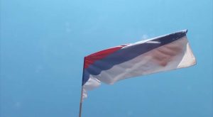 Slučaj prijavljen policiji: Sa prostorija SNSD-a skinute zastave Srpske i polomljeni jarboli