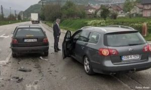 Sudar dva automobila: Jedna osoba prevezena u bolnicu