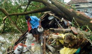 Jake monsunske oluje: Poginulo više od 50 ljudi u udarima groma i klizištima