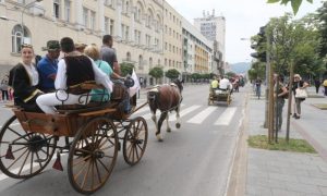 Obilježavanje praznika Duhovi: Kočije spremne da prodefiluju Banjalukom