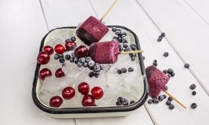 Rashladno zadovoljstvo: Smrznute jogurt pločice sa voćem
