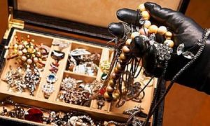 Nestao nakit: Pljačka na sajmu lijepe umjetnosti, dvoje uhapšeno