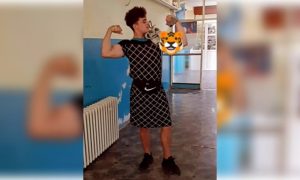 “Prevario” pravila: Škola u Srbiji zabranila kratke hlače, učenik došao u haljini VIDEO