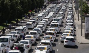 Stotine vozača na ulicama: Protest taksista zbog nepoštene konkurencije
