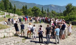 Pronaći počinioce: Na Partizanskom groblju u Mostaru održan mirni protest