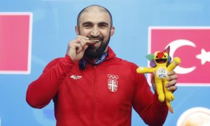 Srbija na tronu: Nurasulov osvojio zlatnu medalju u rvanju