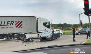 Nije se uspio izvući: Preminuo motociklista koji je povrijeđen u teškom sudaru