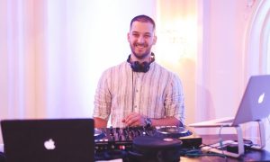 Od svadbi, podruma i krova, pa do Banskog dvora: Gdje sve ima posla za poznatog banjalučkog DJ-a