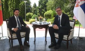 Vučić sa Abazovićem: Nastaviti graditi bolje odnose sa Crnom Gorom