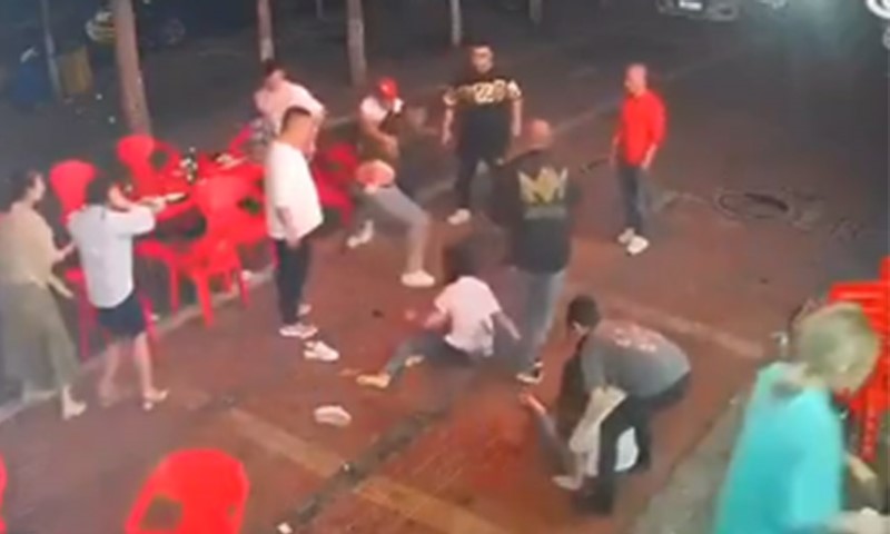 Devet muškaraca na jednu ženu: Brutalno premlaćena u restoranu VIDEO/FOTO