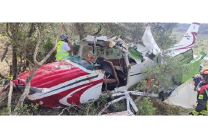Prve fotografije aviona koji je pao na Braču: Putnici preživjeli, prebačeni helikopterom u Split FOTO