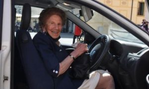 Još uvijek vozi: Ima sto godina i obnovila je vozačku dozvolu